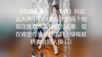 【新片速遞】熟女妈妈 看到眼镜帅气儿子回来了 妈妈笑的多性福 直接大白天在客厅跟儿子又抱又亲操了起来 