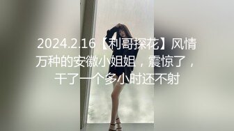 【新片速遞】商场女厕偷拍 长的很漂亮的美女服务员