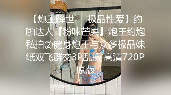 巨乳--女王 两只超大西瓜奶，大黑牛震肥厚的屄洞、丁字裤勒逼，淫声放浪，揉奶巨顶！1