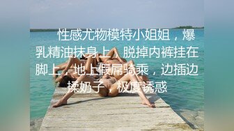 来了大姨妈用奶子和小嘴伺候他，全程露脸口交胸推蹭的大哥好痒