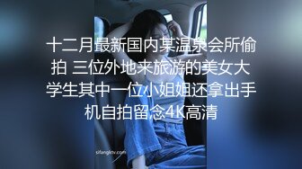 人妻熟女，黑丝大屁股骚女，很会玩翘起自摸勾引，半脱下裤子揉骚穴，半蹲姿势后入