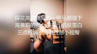 纹身大哥跟无毛小骚逼的捆绑游戏，把骚逼捆起来舔逼玩弄激情口交各种爆草抽插，骚逼把大哥也捆了撸鸡巴吃精