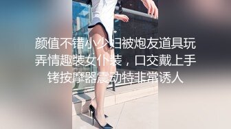 《母子乱伦》把老妈的睡裤连着内裤都退到了一半 在老妈的屁股沟里蹭起来 随着老妈的润滑我直接顶了进去