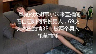 跟踪偷拍游乐场带孩子玩耍的年轻少妇