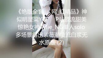 高颜值母狗自拍吃鸡