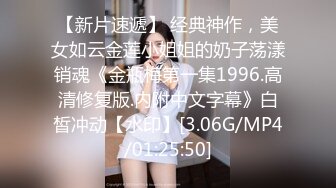 难得一见的清纯又骚气的反差婊，玩各种轻度SM 美腿丝袜足交等，换上各种制服调教做爱 (1)