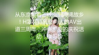 商场女厕全景偷拍黑衣少妇玩手机尿尿鲍鱼保养的挺粉嫩呢