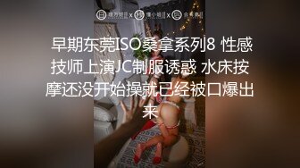 YC商场抄底两个吃零食白裙小美女 纯棉内裤前面有湿痕竟然无毛