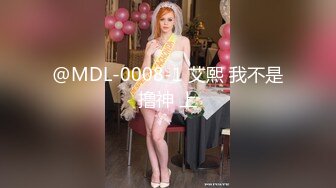 【双胞胎姐妹花浴室诱惑】长相清纯带着眼镜，浴室脱光光湿身诱惑，贫乳小奶子，翘起美臀拍打，坐马桶上掰穴特写