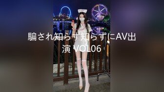 和老婆3P被草爽到紧紧抓住绿帽老公的手