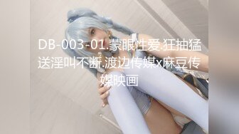 熟女的幸福全程露脸玩群P，情趣装加道具各种淫乱激情，几个熟女大姐把几个年轻小哥伺候的射了一次又一次