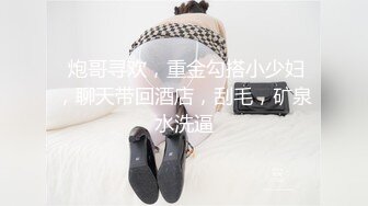 【极品白虎馒头B】干净美穴堪称名器，地板上假屌骑乘，上下滑动，屁股怼在镜头前