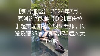 商场女厕全景偷拍制服美女职员的多毛小黑鲍