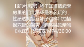 女友穿着情趣丝袜帮我带套插入