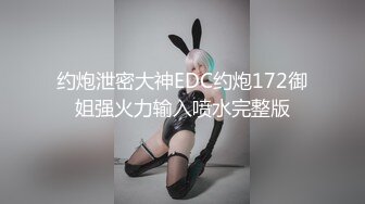   变态少女黑丝情趣露脸跟无能大哥激情啪啪，给大哥来个深喉交，大哥带上金枪不倒大鸡巴各种爆草少妇刺激S