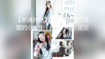 高颜值美妞大树下玩尿尿