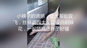  单位的熟女少妇在自家的SUV里车震 那叫一个爽