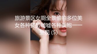 两男一女玩弄年轻小骚妹，站着后入把小姑娘整不开心了差点走人