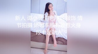 风骚小姐姐真会享受露脸镜头前的诱惑，大哥控制不住的摸奶子让大哥舔逼才给口交，大奶子主动上位干射