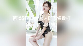 衣料比较少的白衣美女坐在沙发上就让人看的口干舌燥