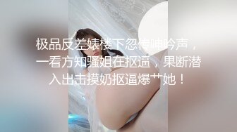 时装模特和摄影师大胆模仿优衣库在试衣间打炮