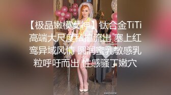 两男两女约个少妇激情大战 一对先开操旁边观战 口交舔屌翘起屁股后入