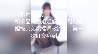 嫂子被小叔子压在化妆台前啪啪 不敢叫出声 老公就在房间里