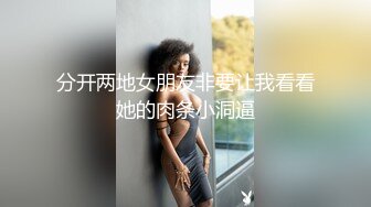 露脸爆艹黑丝女神，射了满满的一袋精液！