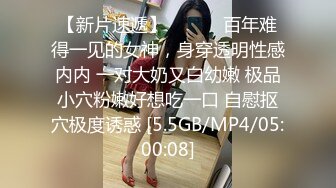 -9-18【恋歌】老公不在家约良家人妻，上来就摸，聊聊天再操逼，扶腰后入爆操，搞得舒服了