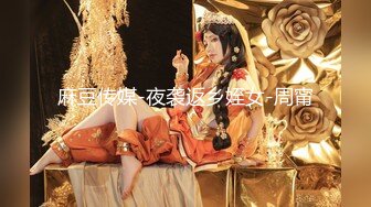 【新片速遞】 【性爱新模式❤️丝袜夫妻】夫妻追求刺激把丝袜套鸡鸡上当避孕套用 穿丝袜隔着丝袜直接插入 不过瘾邀请单男玩丝袜3P 