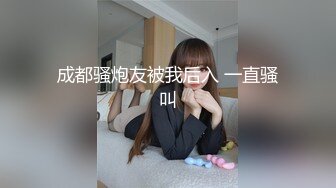 红唇妖艳女同很会玩大尺度双女秀，牛奶抹逼互舔粉穴，骑乘叠在一起假屌抽插，上下套弄假屌，手指抠入极其淫荡