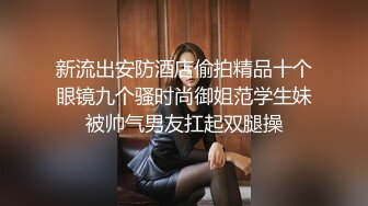 高颜值女神，赤裸光着在床上诱惑，揉奶使劲对你放电，你感受到了吗