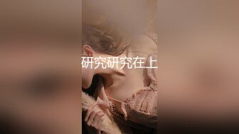 【无水印精选】《监控破解》寂寞难耐的美少妇和细长鸡巴的公公偷情