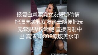 母狗抠逼扣出白浆