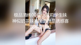 闺蜜老婆双飞一起上互舔互摸，这次单男爽翻了，战斗力也同样给力，我再旁边举着镜头刺激得邦硬，就喜欢老婆最犯贱的样子，最迷人了。单男最后还把老婆抱起来干，好有力量感啊。