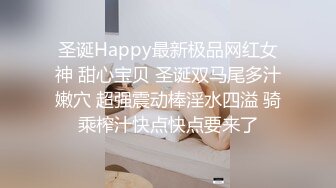 漂亮妹纸先看看厕所脏不脏在进来尿