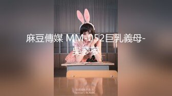 短靴搭配白色轻纱服饰 曼妙娇柔身段诱人妩媚