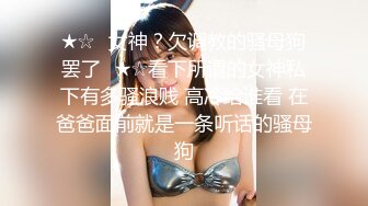 合租房门缝偷窥对门的美女换衣服 奶子又白又大身材还真不错