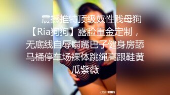  清纯娇小细长美腿妹子和面具男激情啪啪，骑乘翘起双腿打桩机猛操，侧入抽插美穴一下下撞击