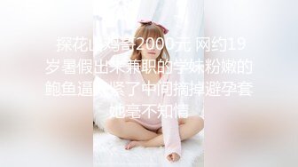 逼逼带着阴环，阴唇带着小铃铛的极品骚女，燃情大秀直播道具抽插骚穴和菊花，双插蹂躏刺激不断，浪叫不止[