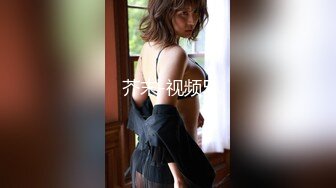 《极品CP?魔手外购》全景逼脸同框偸拍Club夜场女蹲厕超多时尚靓妹方便?意外收获性急小情侣口交后入快餐式性爱