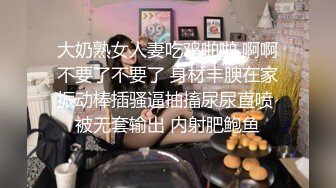 大神潜入食品厂女厕上帝视角全景后拍几个美女员工嘘嘘